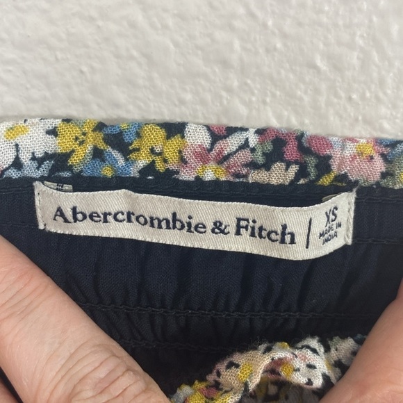 Abercrombie Floral print Shirred Elastic Crop Top w Ruffle Straps size XS - Picture 4 of 5